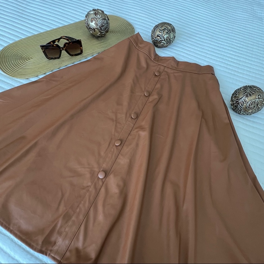 A-line skirt - leather - Buttons at front - High Waist